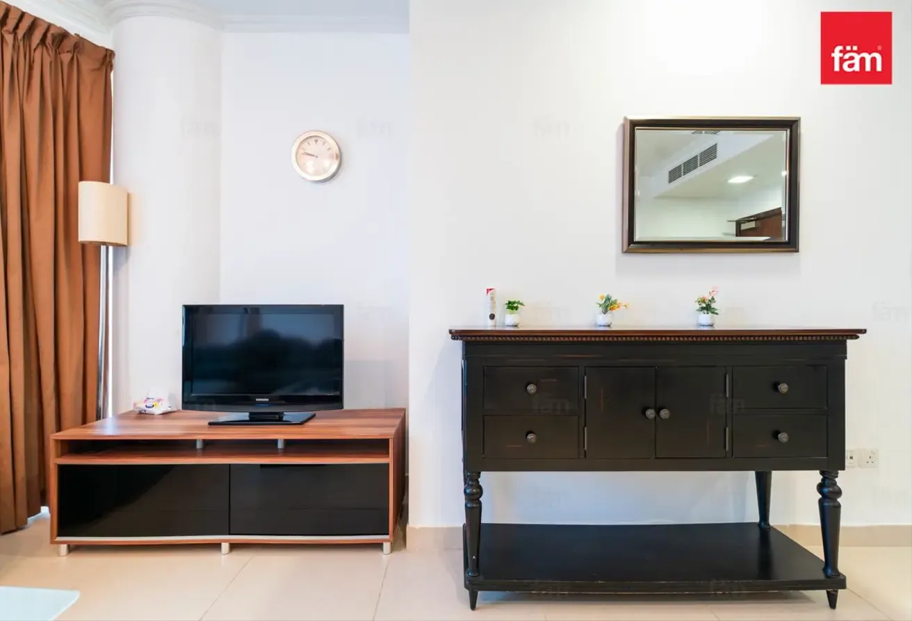 High Floor Furnished 1br | Near Metro | Vacant