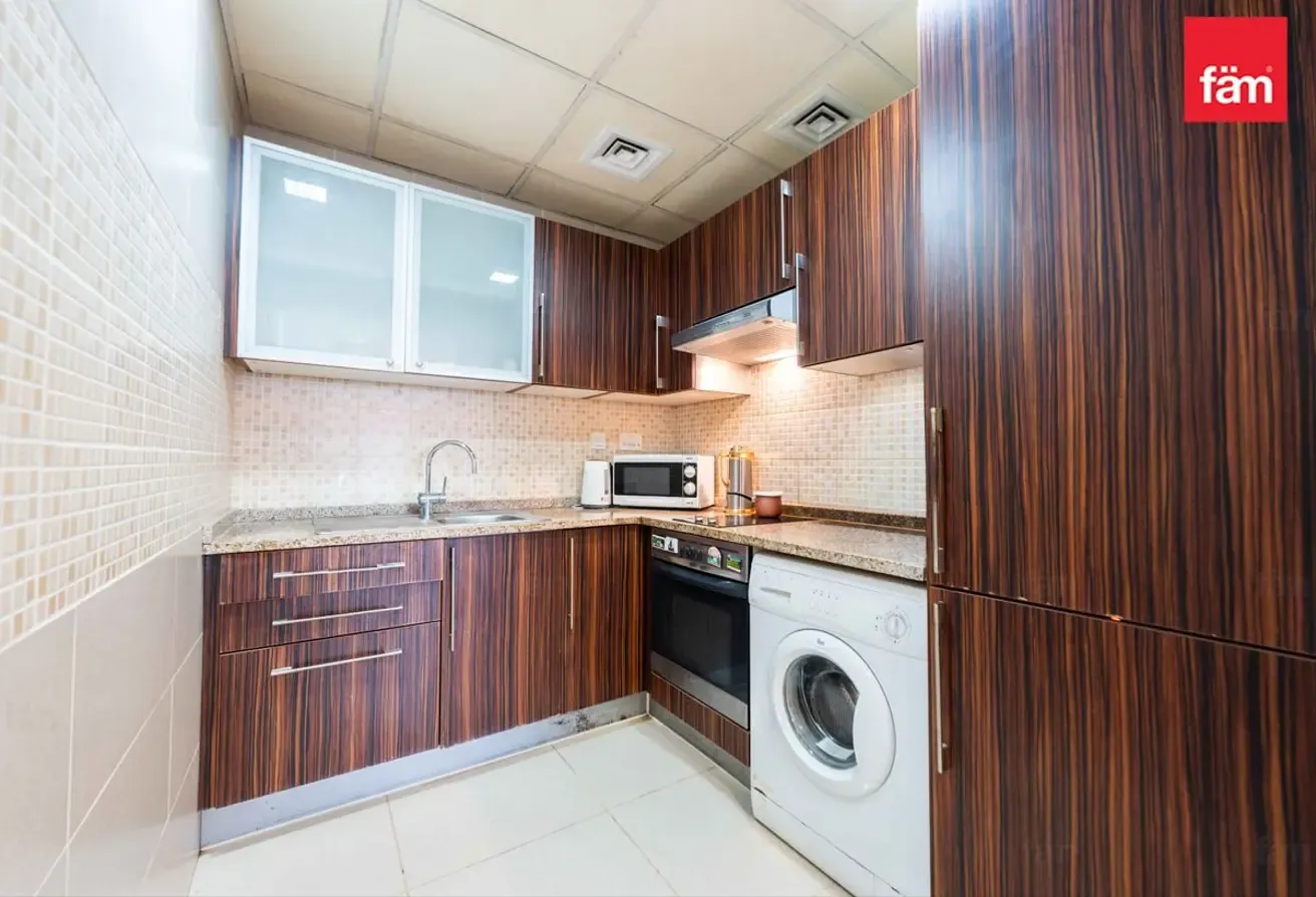 High Floor Furnished 1br | Near Metro | Vacant