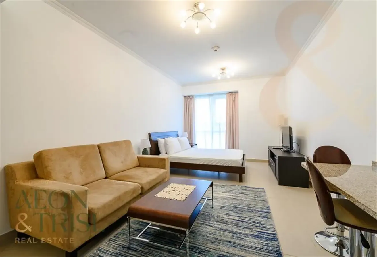 Spacious Studio | Lake View l Investor Deal