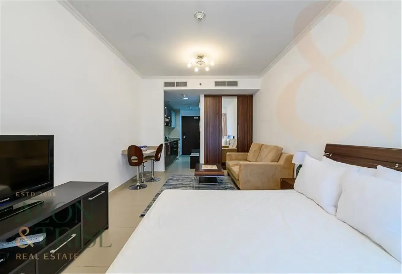 Spacious Studio | Lake View l Investor Deal