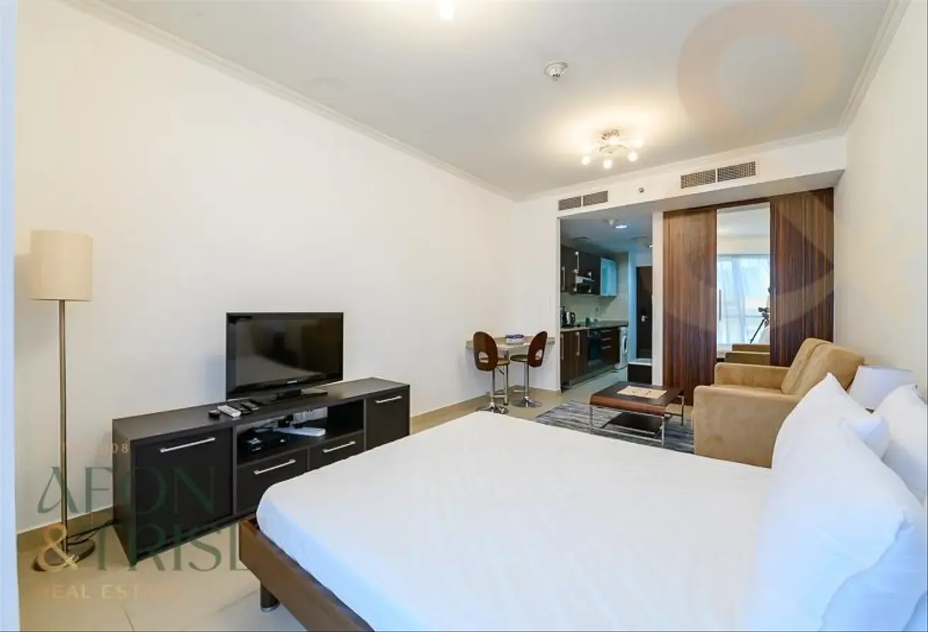 Spacious Studio | Lake View l Investor Deal