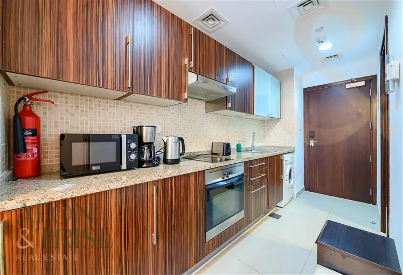 Spacious Studio | Lake View l Investor Deal