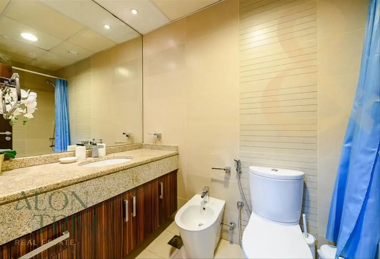 Spacious Studio | Lake View l Investor Deal