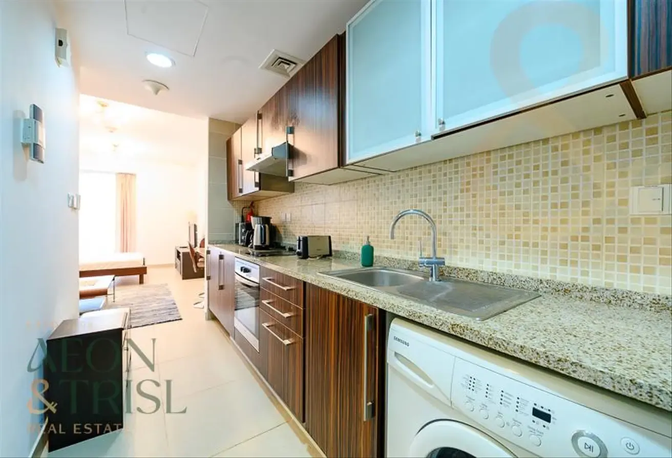 Spacious Studio | Lake View l Investor Deal