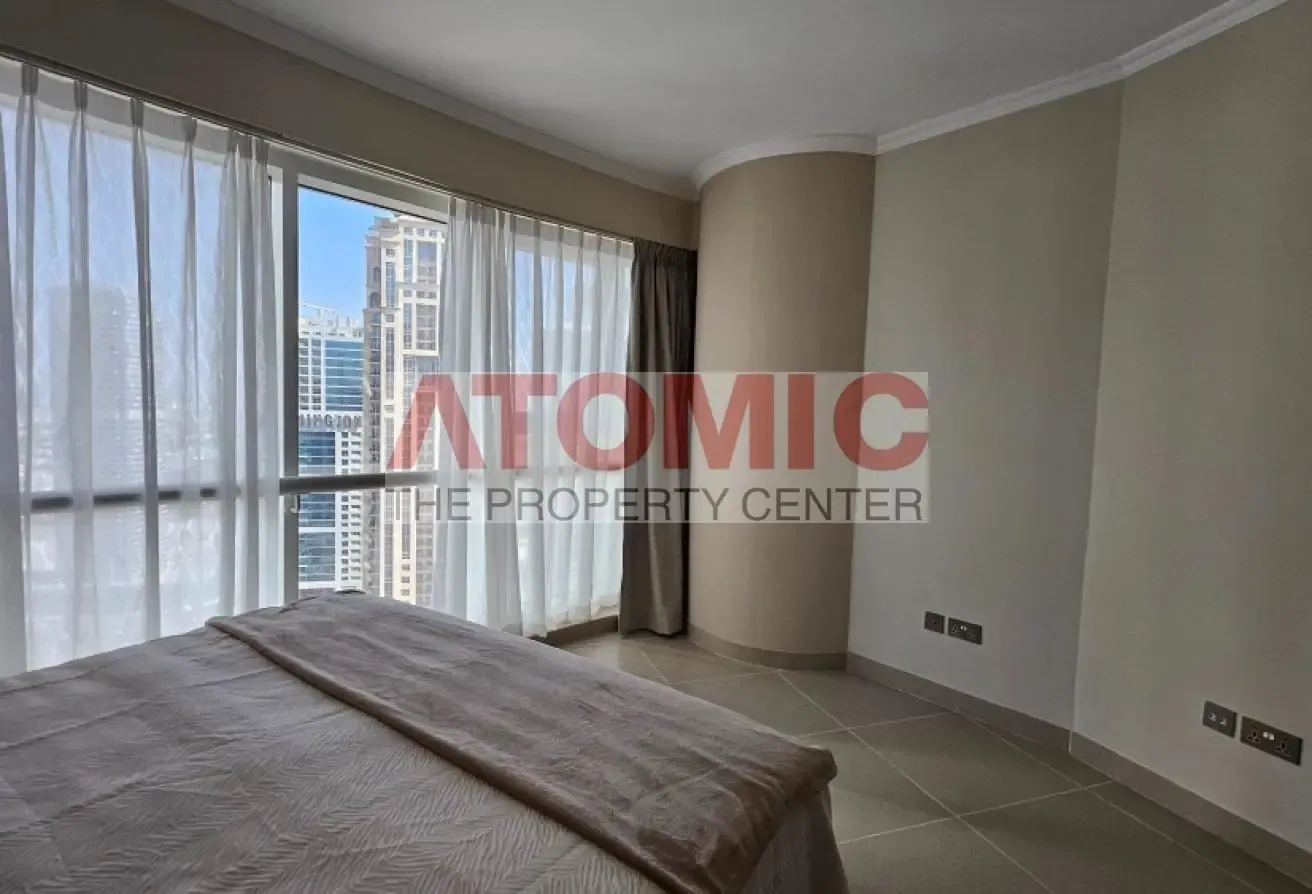 Vacant || Higher Floor || Next to Metro Station!