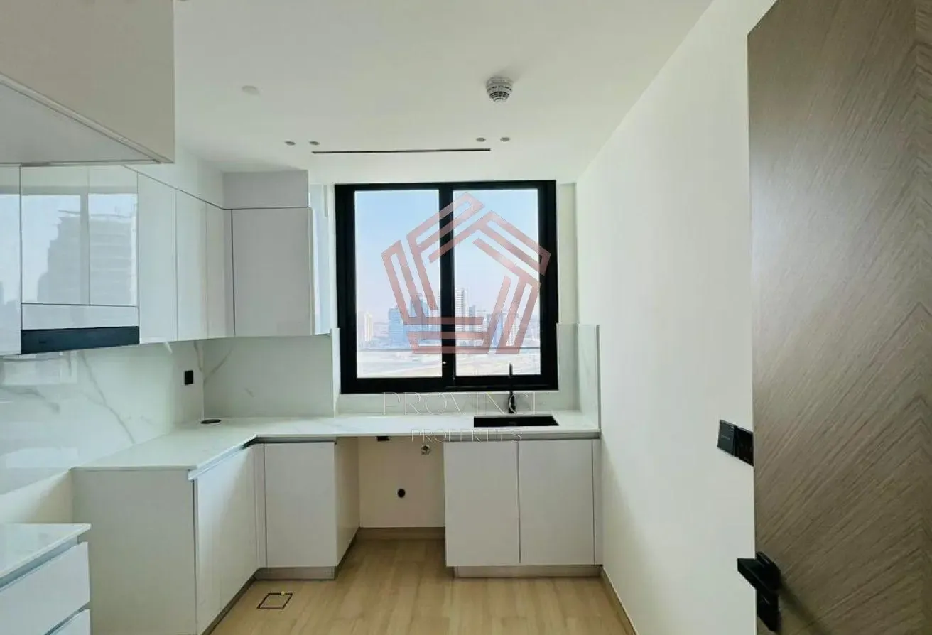 Closed Kitchen | Corner Unit | Vacant from August