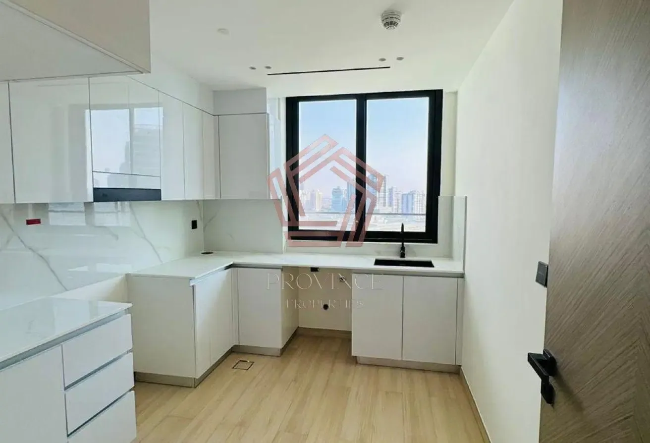 Closed Kitchen | Corner Unit | Vacant from August