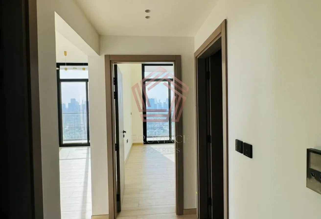 Closed Kitchen | Corner Unit | Vacant from August
