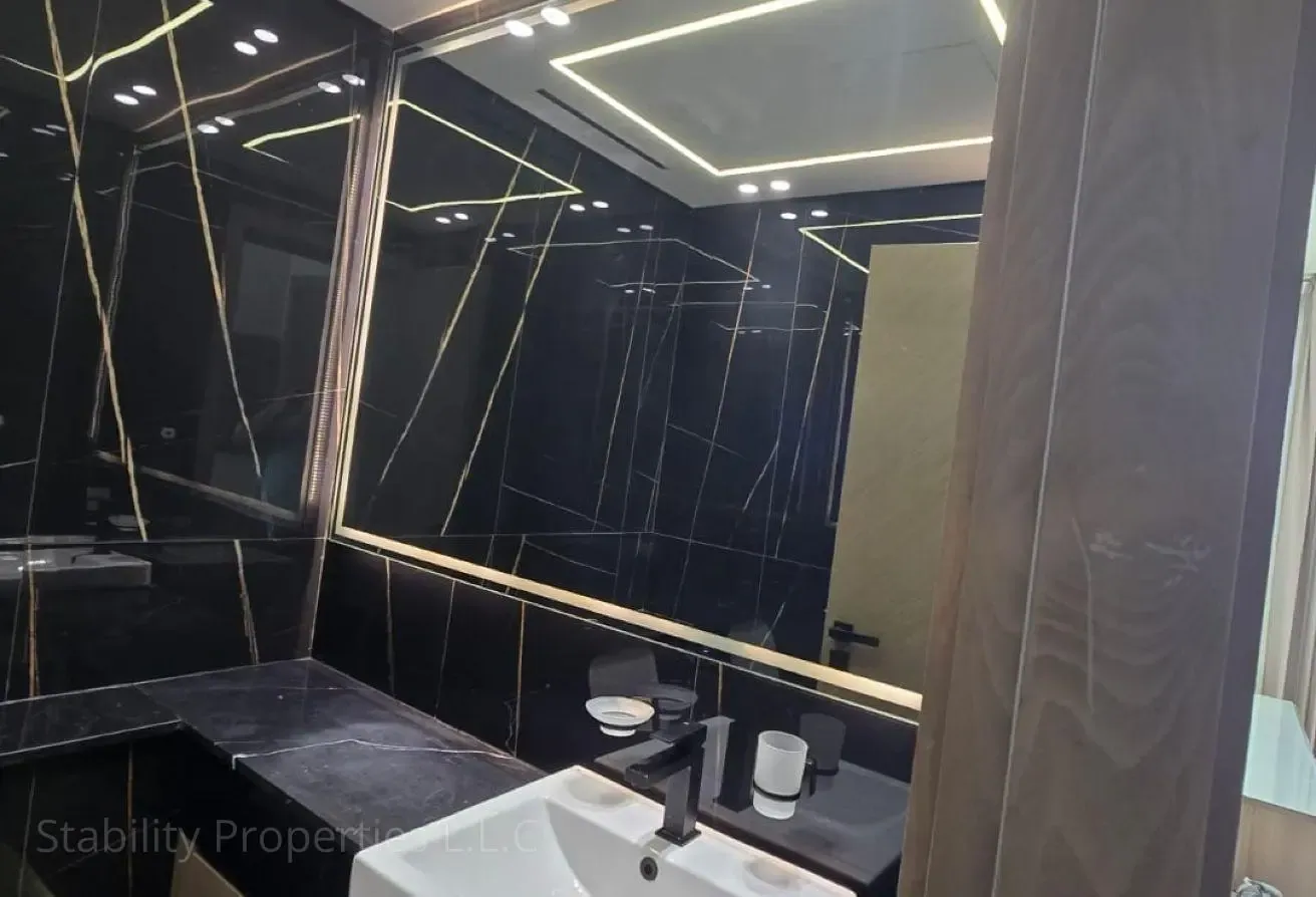 HIGH FLOOR~COMMUNITY VIEW~RENOVATED DWELLING