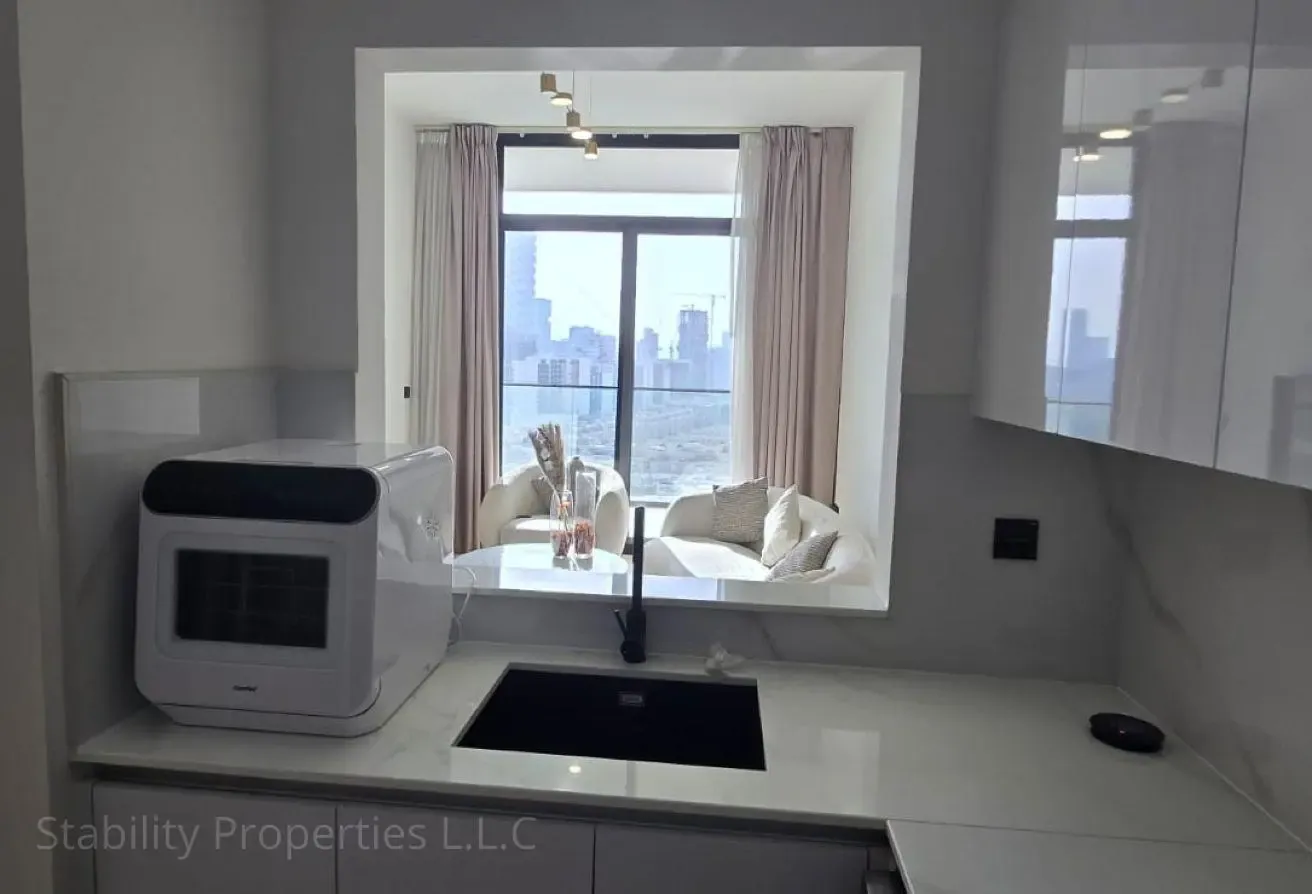 HIGH FLOOR~COMMUNITY VIEW~RENOVATED DWELLING