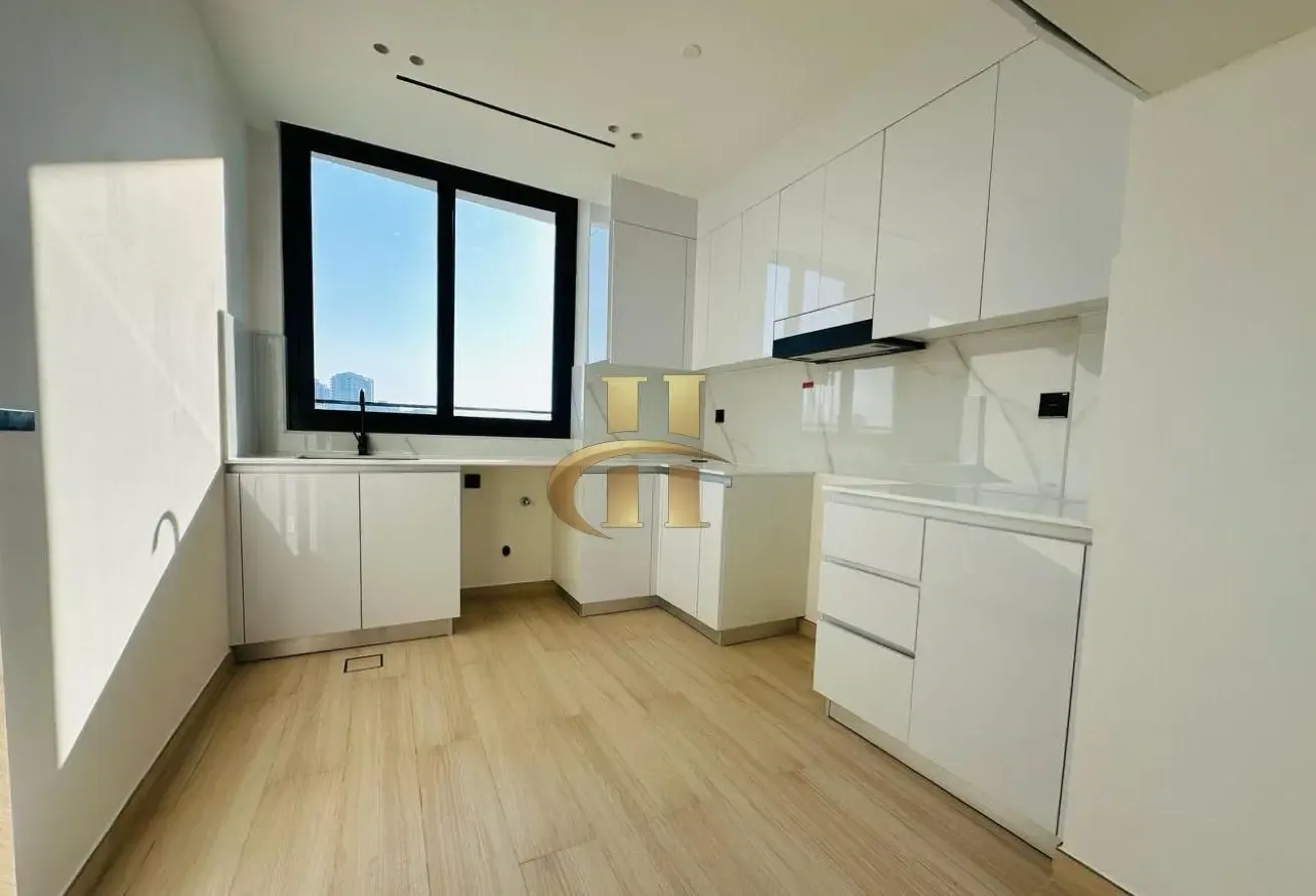 Corner Unit, Bright And Spacious, Elegant