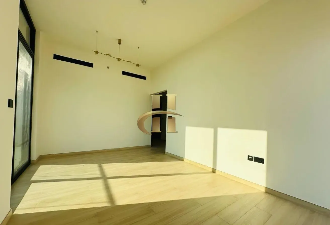 Corner Unit, Bright And Spacious, Elegant