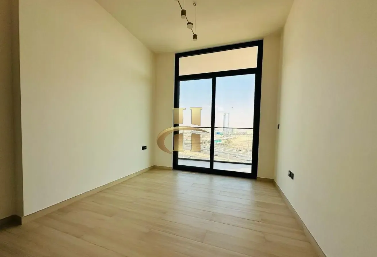 Corner Unit, Bright And Spacious, Elegant
