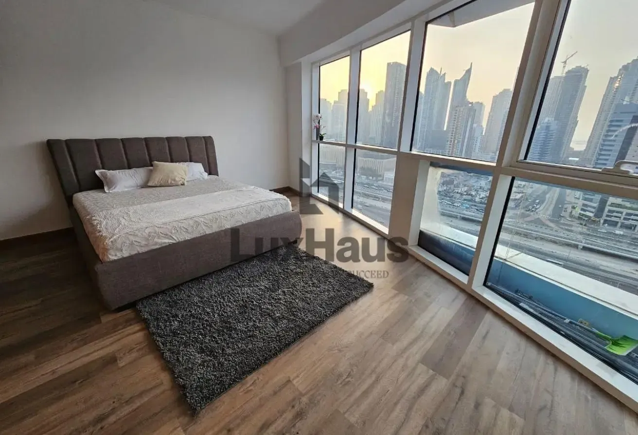 Upgraded | Vacant | Marina Skyline Views|Furnished
