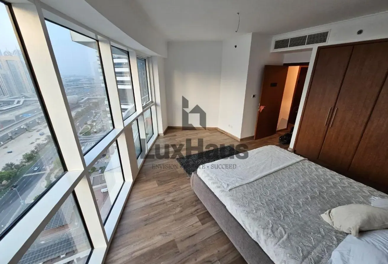 Upgraded | Vacant | Marina Skyline Views|Furnished