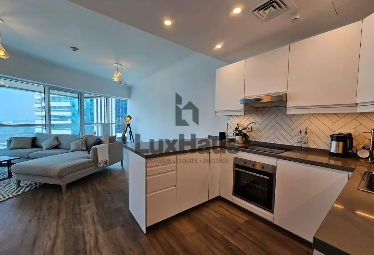 Upgraded | Vacant | Marina Skyline Views|Furnished