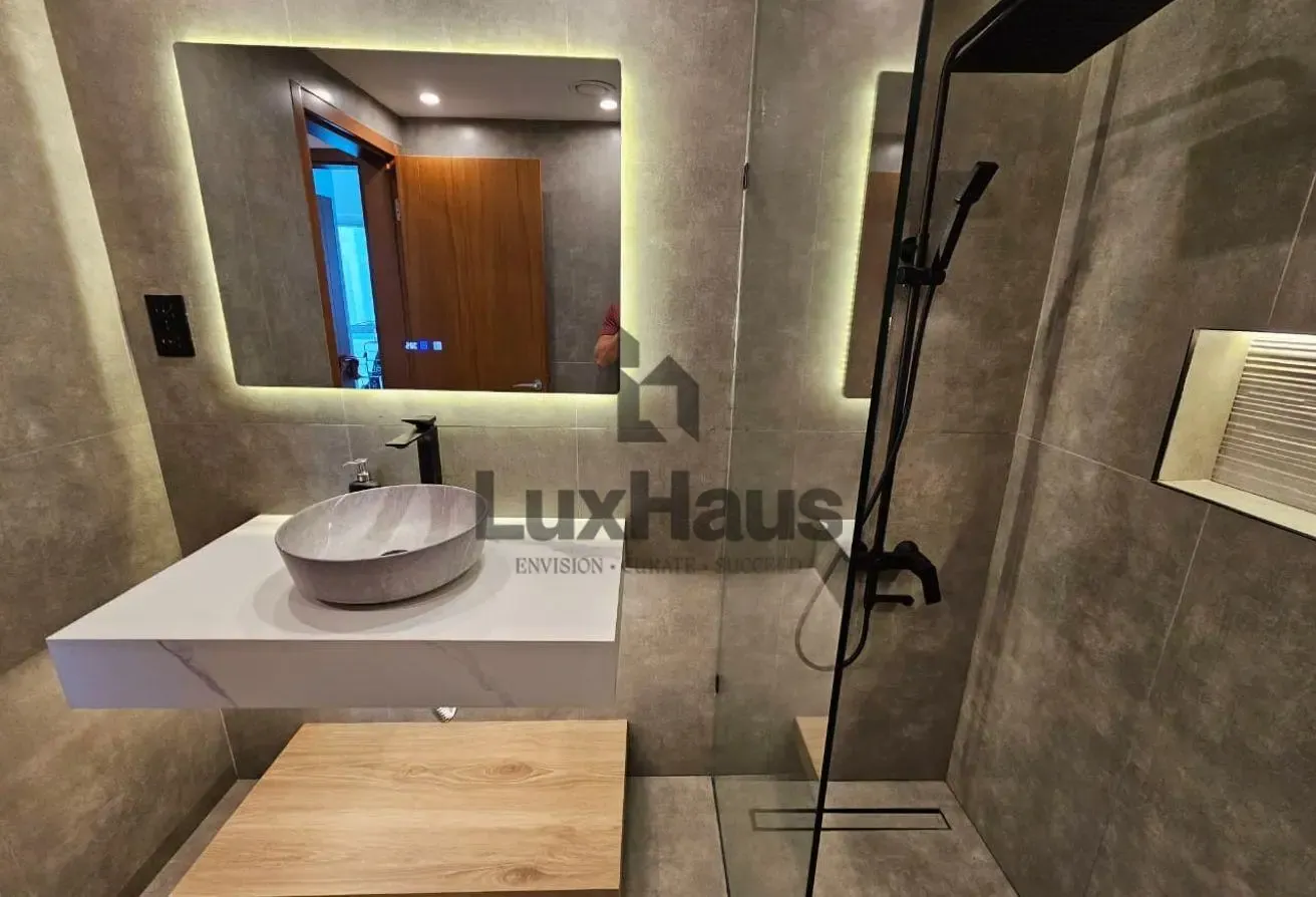 Upgraded | Vacant | Marina Skyline Views|Furnished