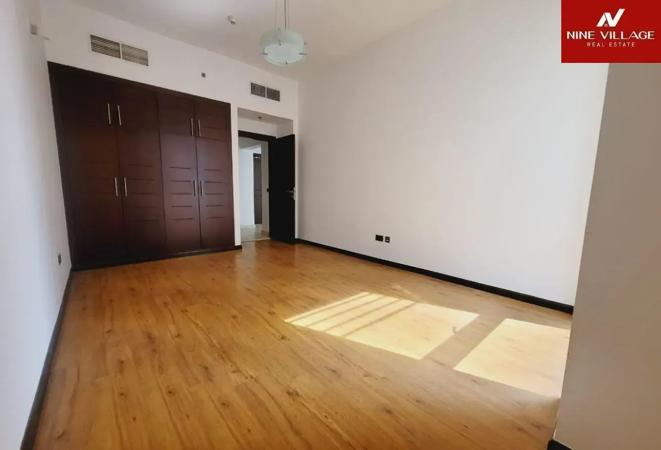 CHILLER FREE \VACANT\NEAR EMIRETS MALL |FREEHOLD