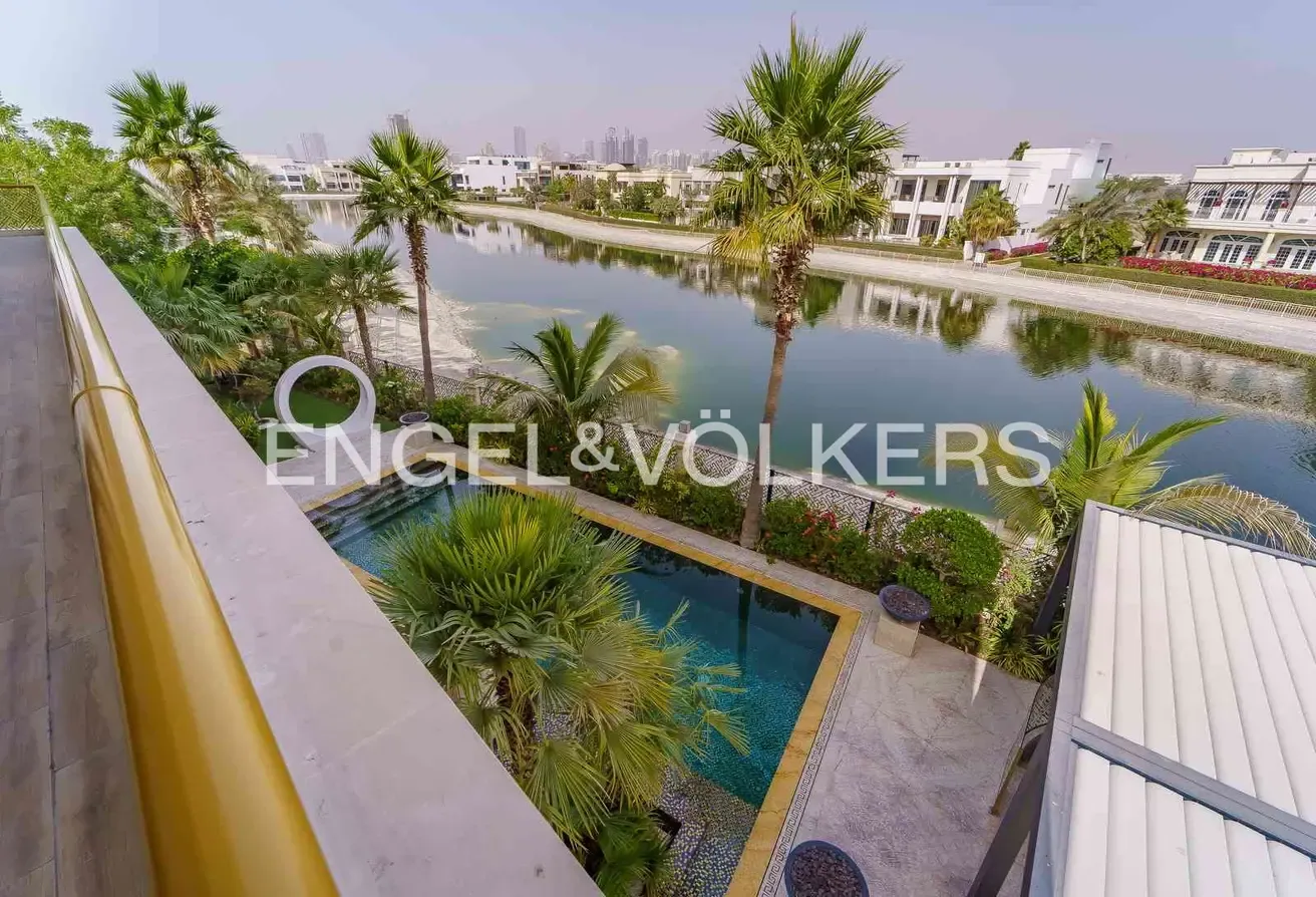 Expansive Luxury Mansion | Full Lake View