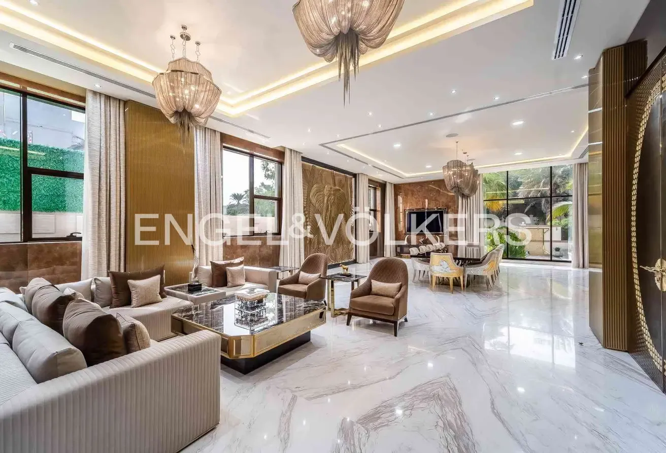 Expansive Luxury Mansion | Full Lake View