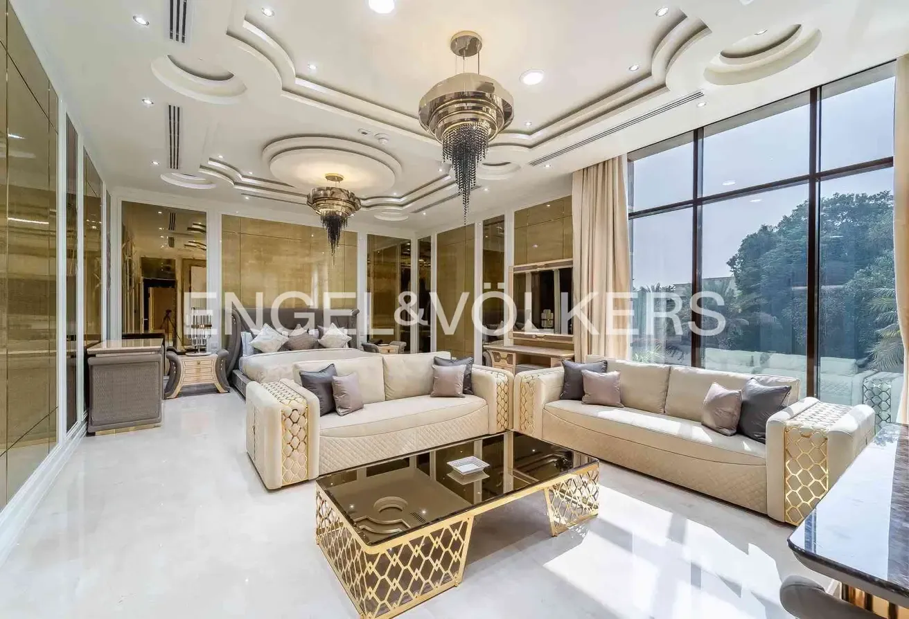 Expansive Luxury Mansion | Full Lake View