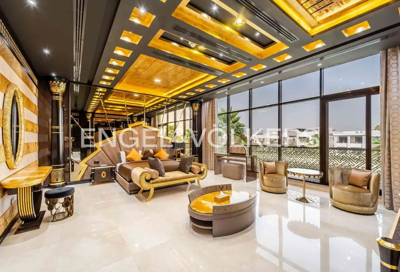 Expansive Luxury Mansion | Full Lake View