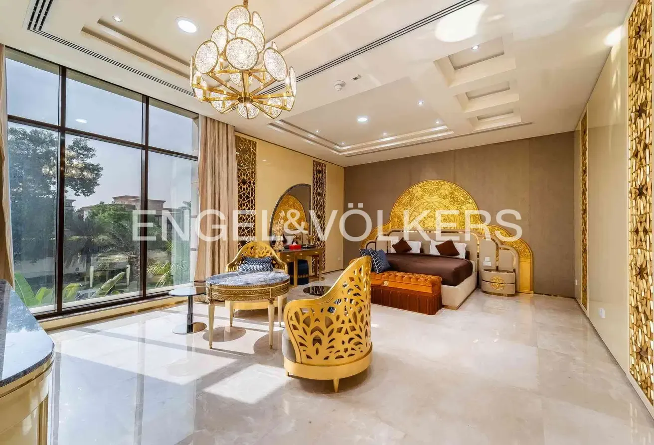 Expansive Luxury Mansion | Full Lake View