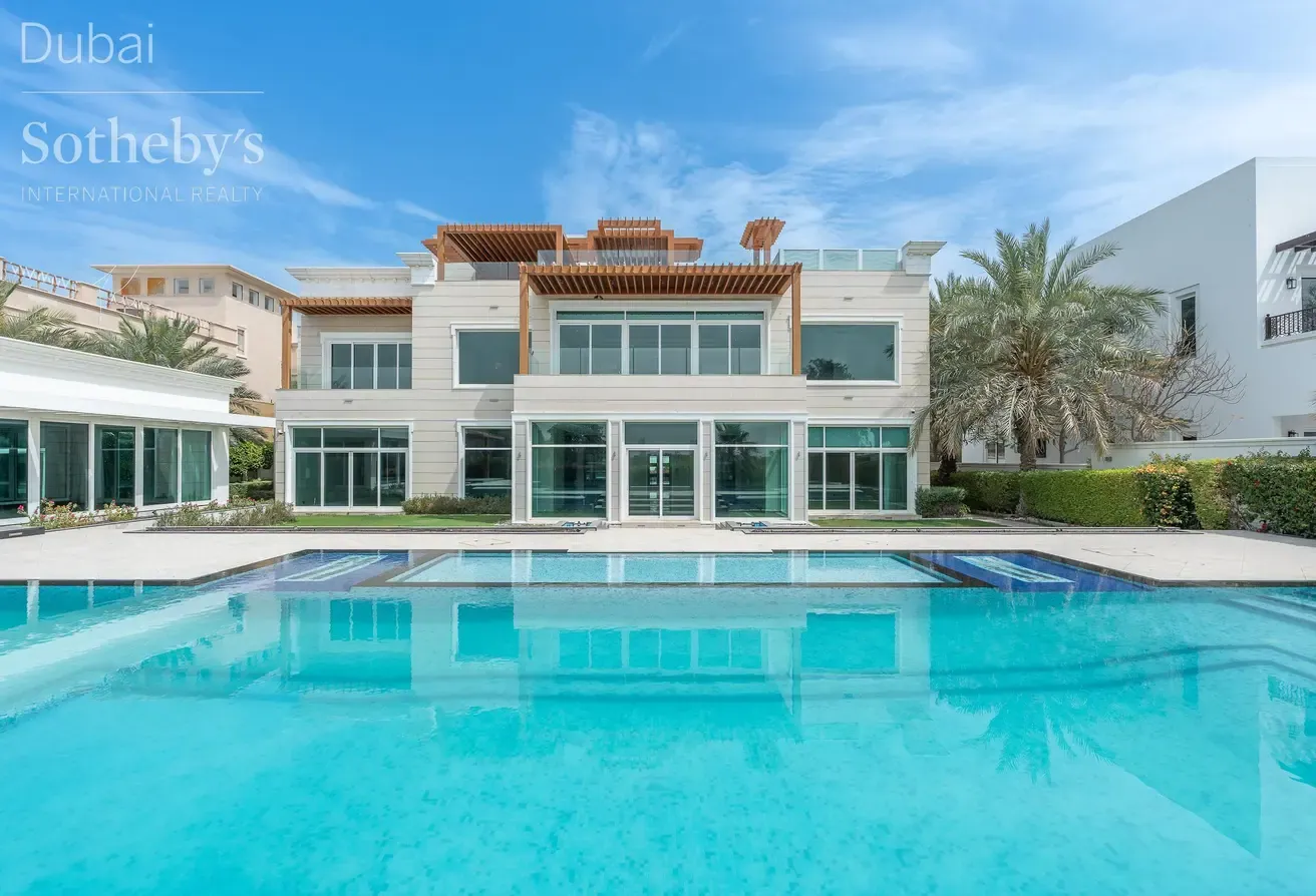 Elegant Golf Course-Facing Villa In Emirates Hills