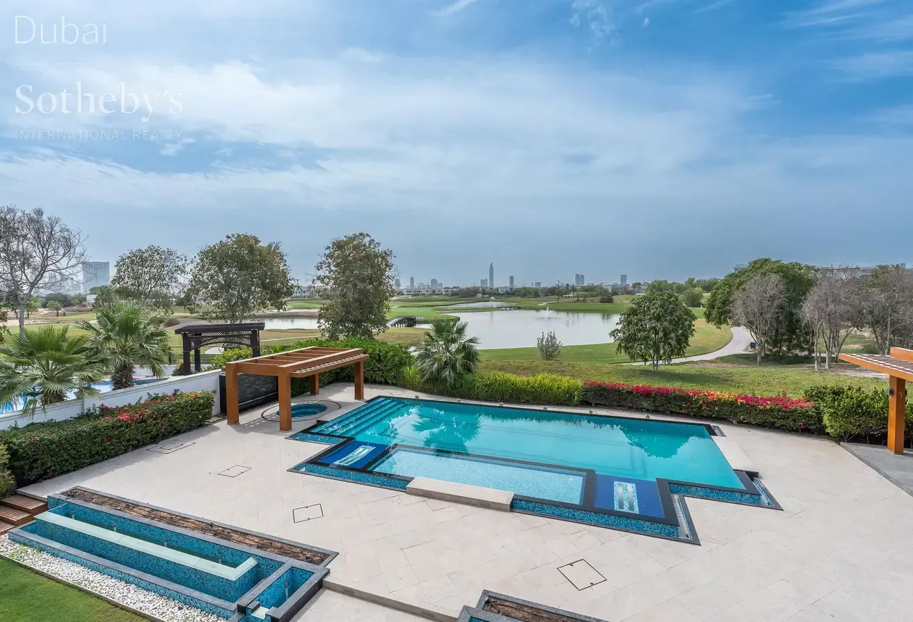 Elegant Golf Course-Facing Villa In Emirates Hills