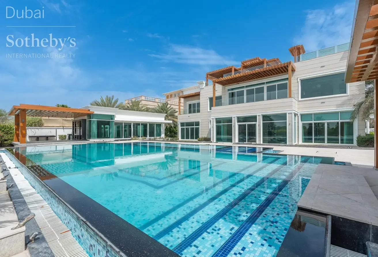 Elegant Golf Course-Facing Villa In Emirates Hills