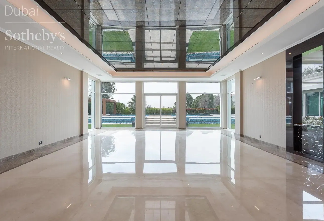 Elegant Golf Course-Facing Villa In Emirates Hills