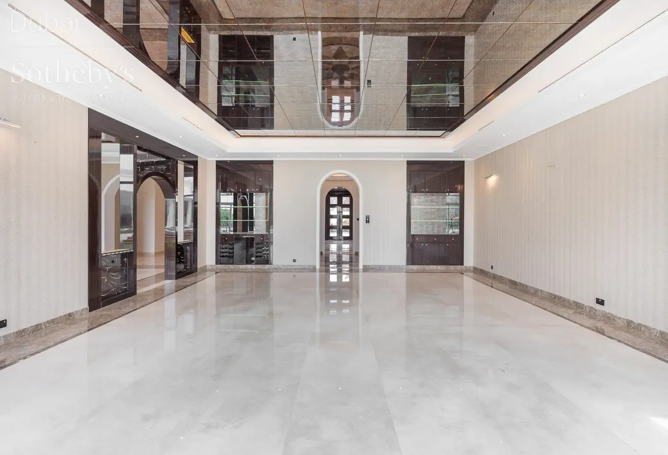 Elegant Golf Course-Facing Villa In Emirates Hills