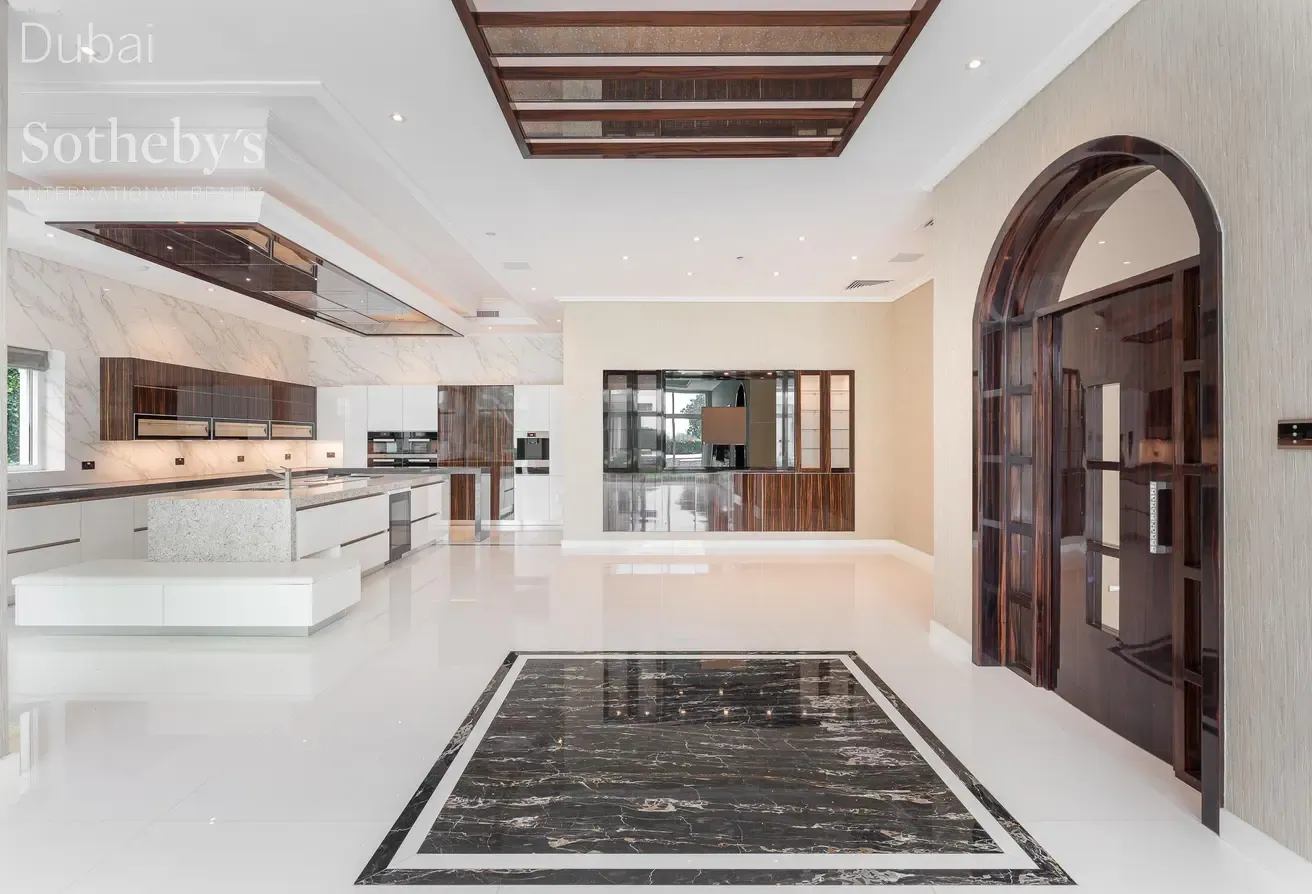 Elegant Golf Course-Facing Villa In Emirates Hills