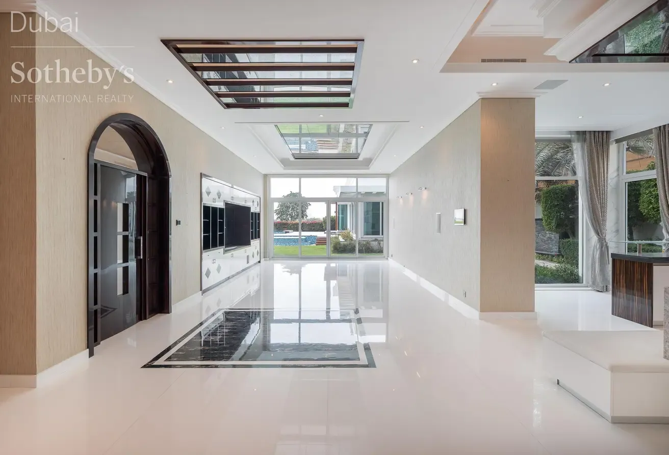 Elegant Golf Course-Facing Villa In Emirates Hills