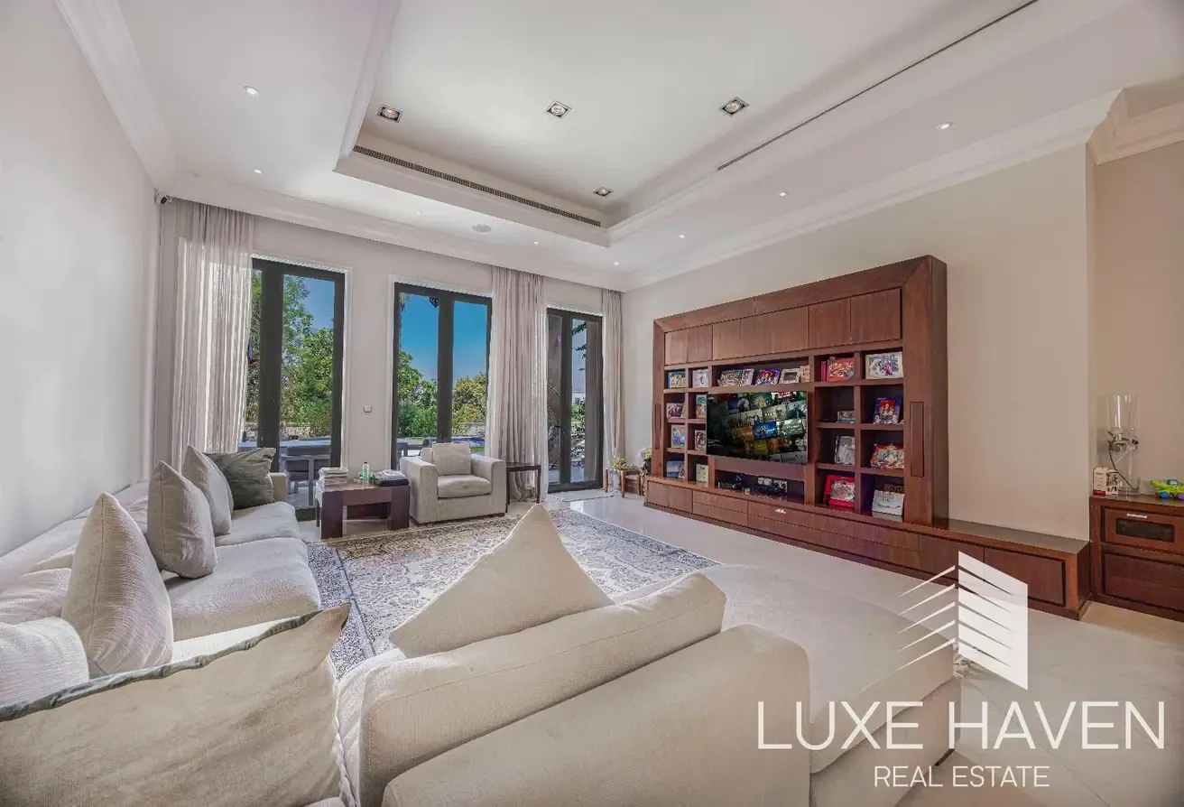 Exquisite 6-Bedroom Villa | Golf Course View