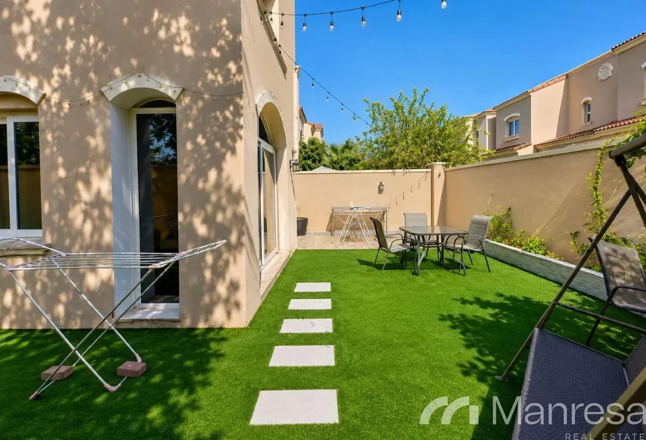Corner Luxury | Vacant on Transfer | Near to Pool