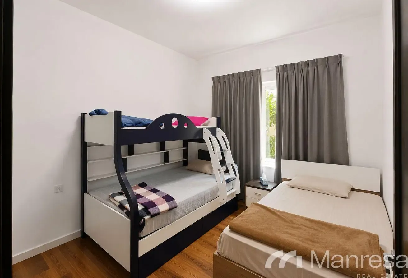 Corner Luxury | Vacant on Transfer | Near to Pool
