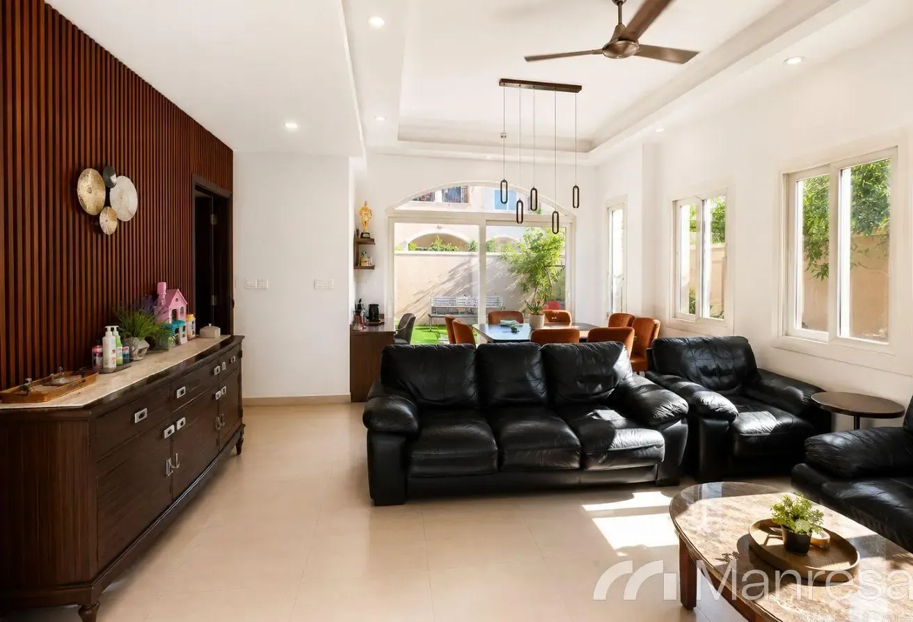 Corner Luxury | Vacant on Transfer | Near to Pool
