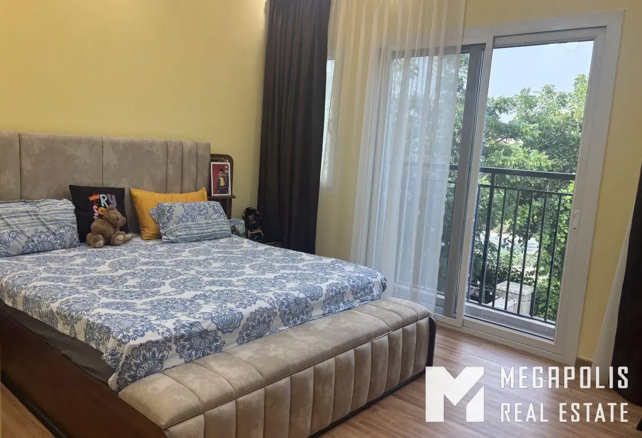 Single Row / Beautifully renovated / VOT