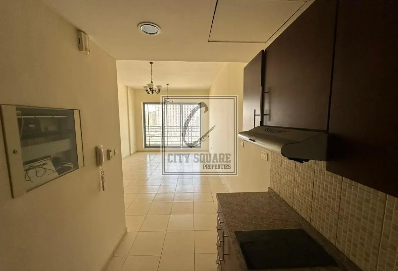 Studio Apartment for Sale in Desert Sun Tower