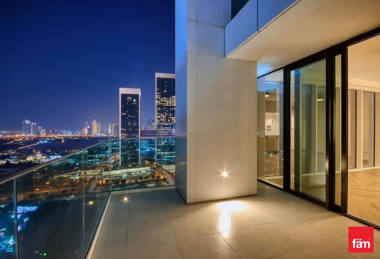 Vacant I Unfurnished I High Floor