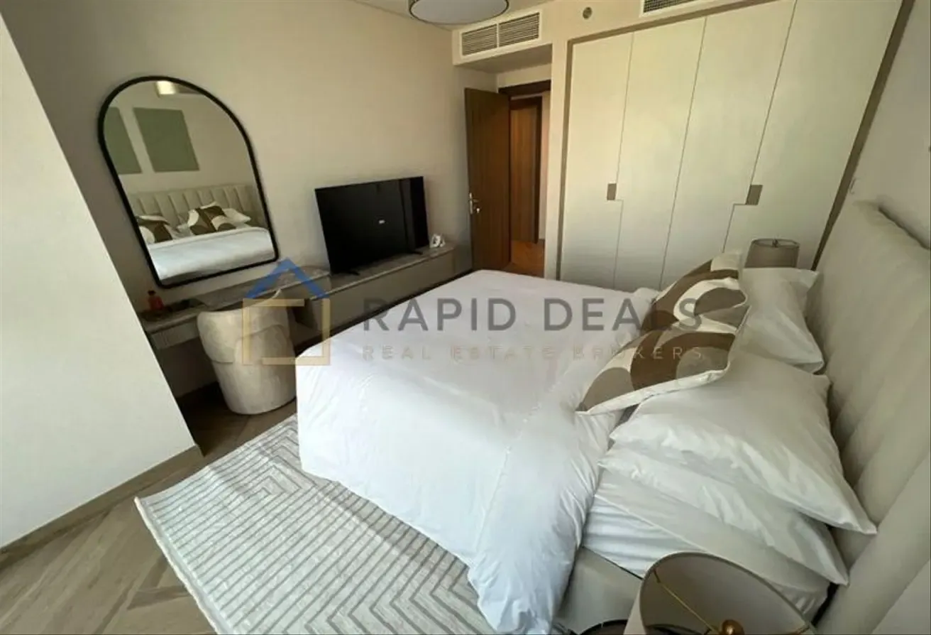 Fully Furnished 3BR+M Apartment with Park Views