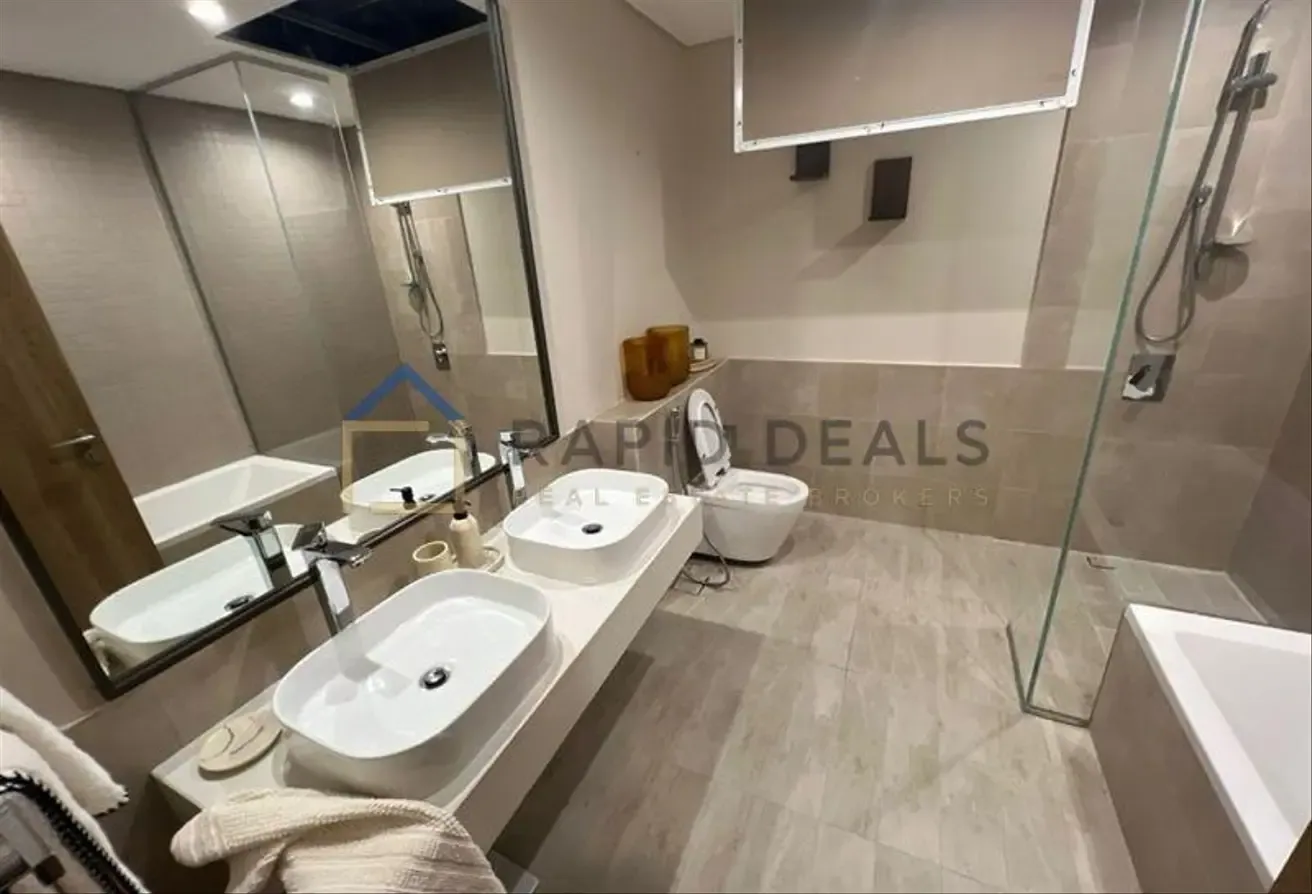 Fully Furnished 3BR+M Apartment with Park Views