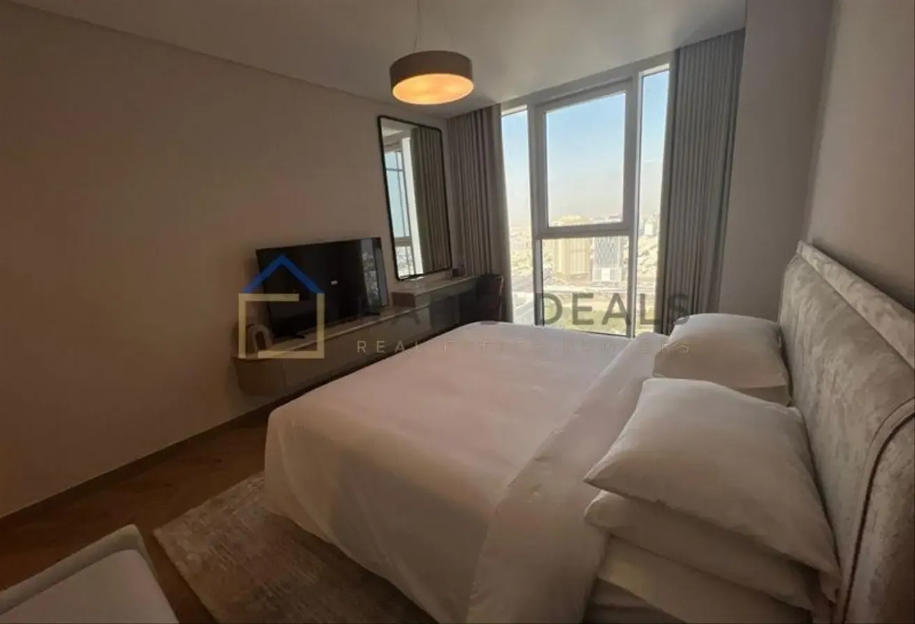 Fully Furnished 3BR+M Apartment with Park Views