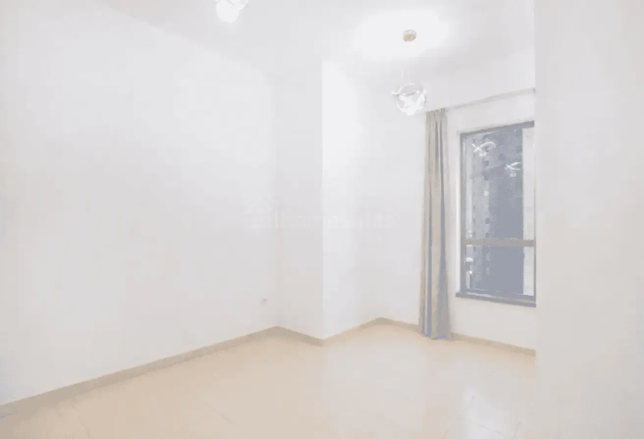 Mid Floor | Vacant | Spacious
