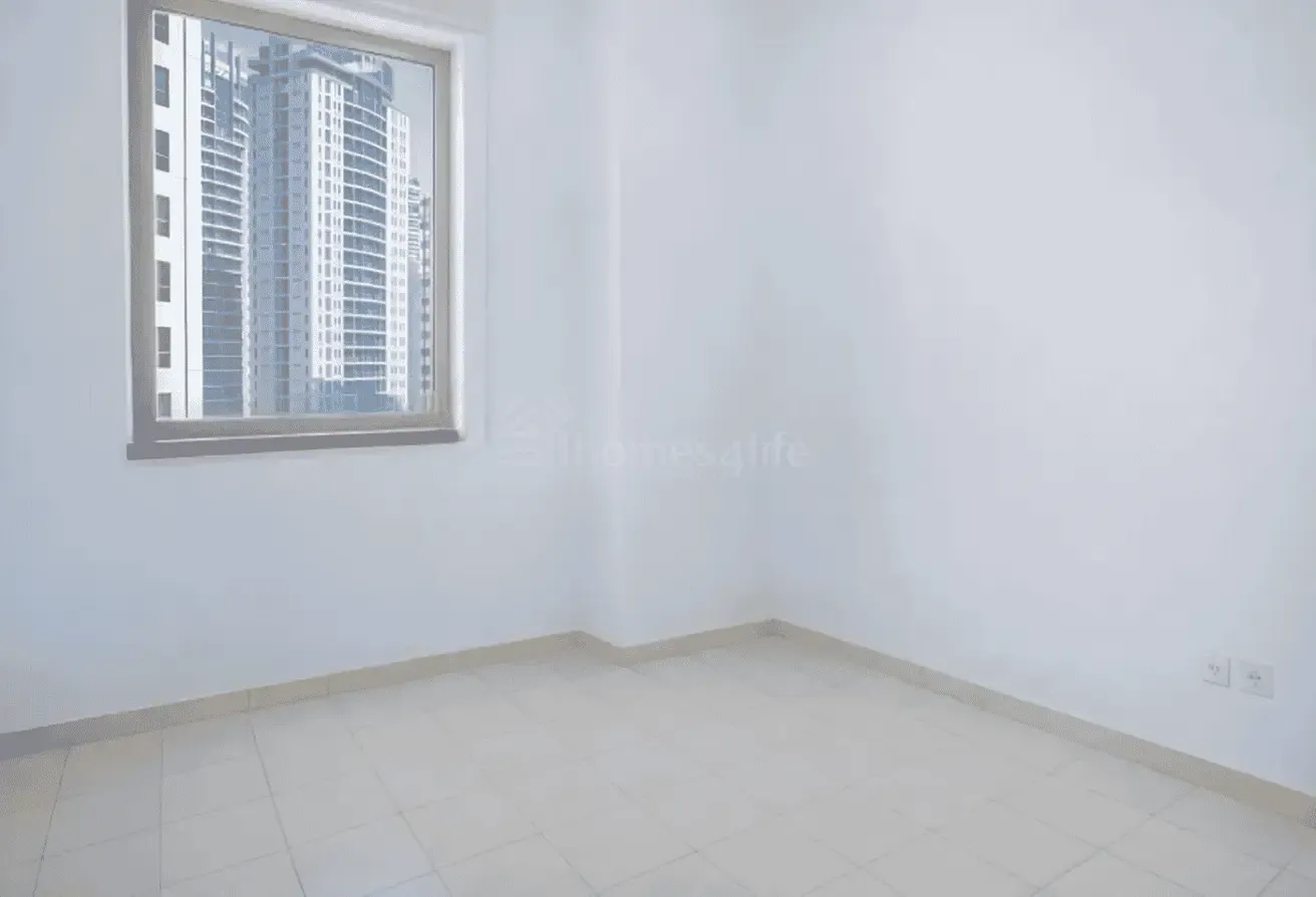 Mid Floor | Vacant | Spacious