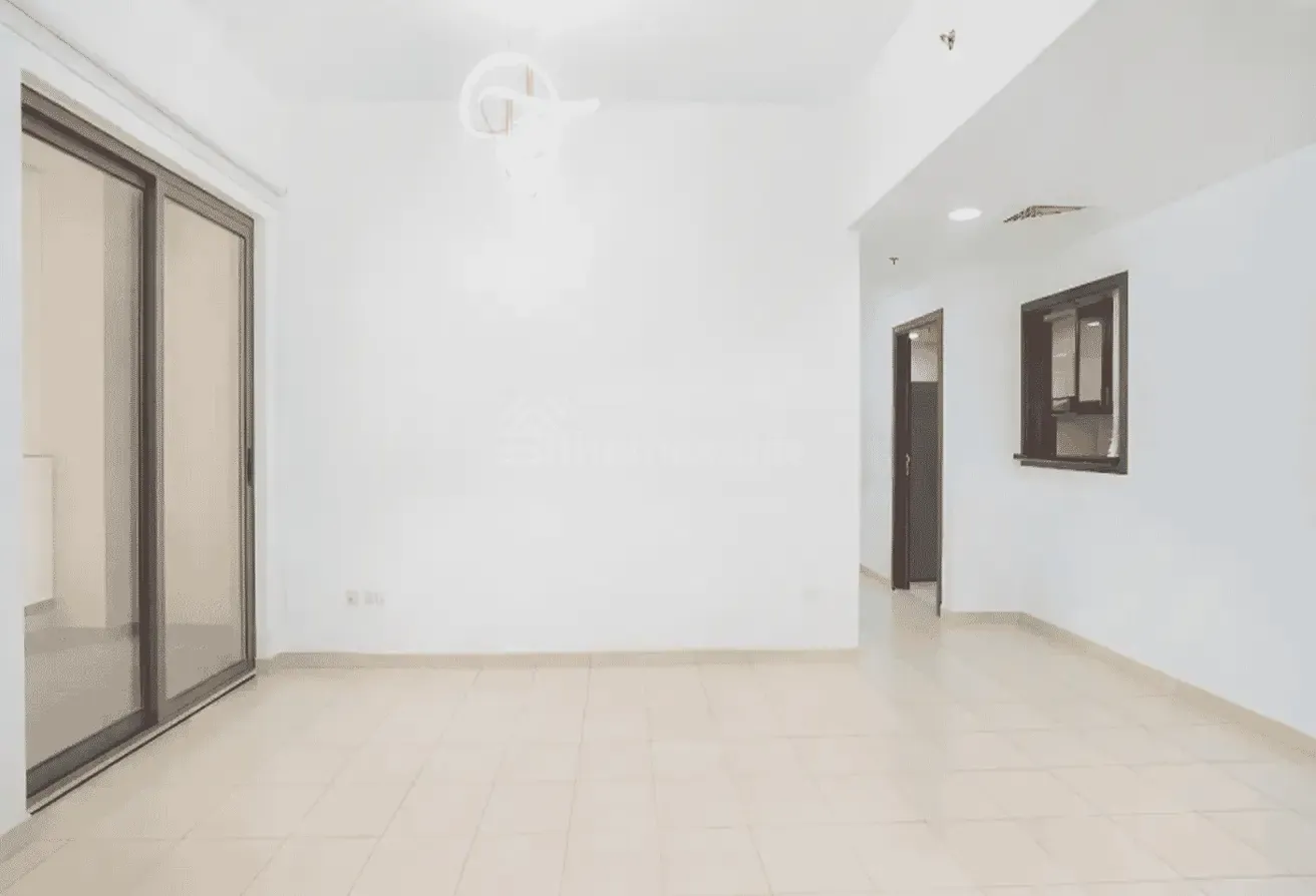 Mid Floor | Vacant | Spacious