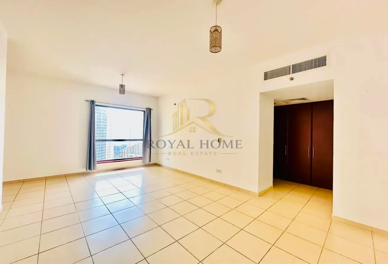 Beachfront Living | Exclusive Amenities