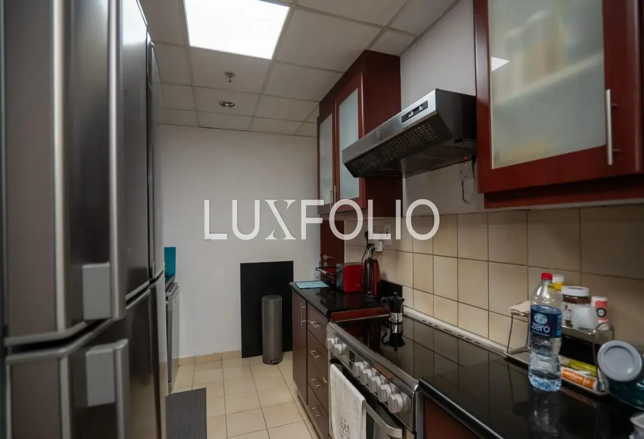 Well-Maintained Unfurnished Apartment on Mid Floor – Family Ideal