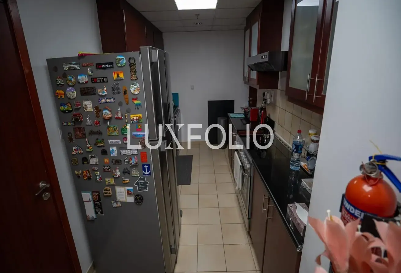 Well-Maintained Unfurnished Apartment on Mid Floor – Family Ideal